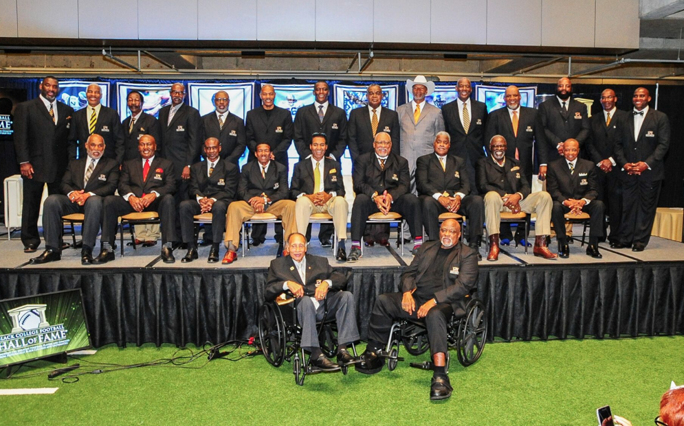 Ceremonia de admisi&#xF3;n al Sal&#xF3;n de la Fama del Football Americano Universitario Negro 2018.