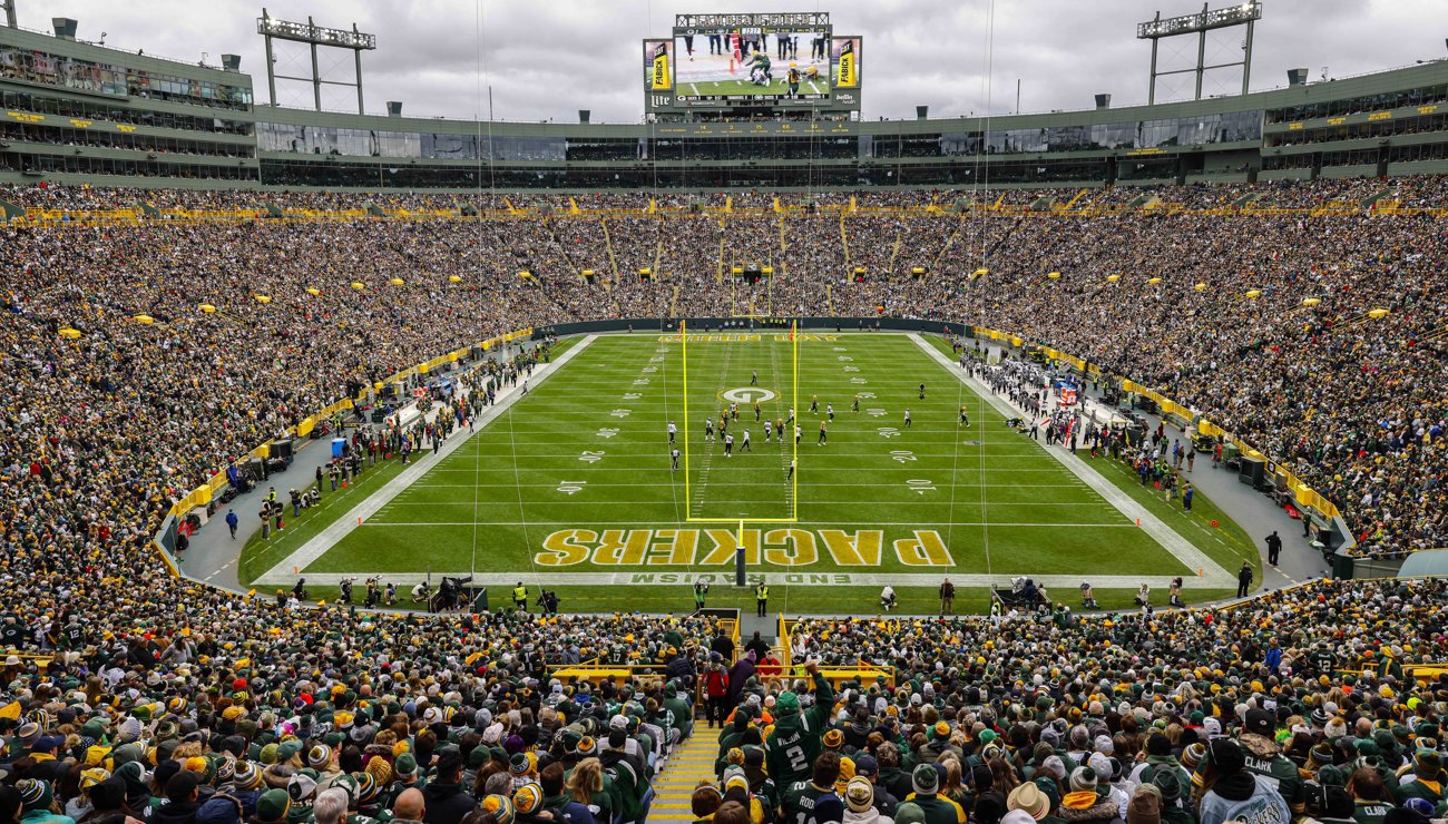 TEAM HISTORIES Packers Lambeau Field (1)